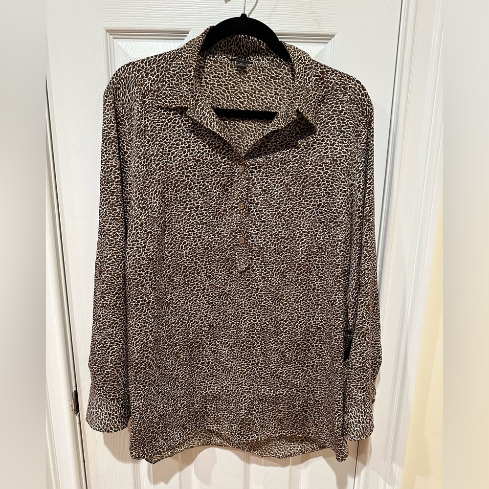 Ann Taylor - Size 12, small leopard print blouse